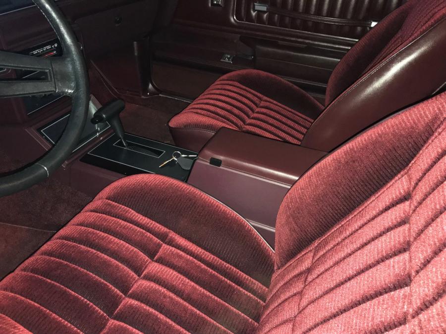 Интерьер Chevrolet Monte Carlo SS 1985 года  (фото 40 из 69)